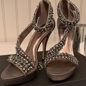 Brand new in box - Pelle Moda women's heels size 7.5